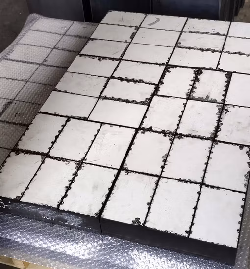 Panneau de doublure composé en céramique soutenu par caoutchouc de revêtement d'usure d'alumine résistante à l'abrasion